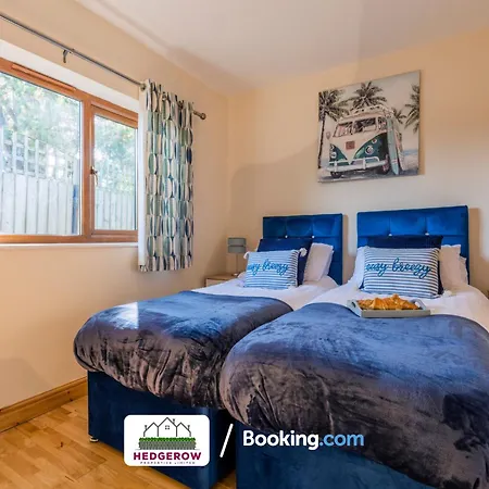 Holiday home Hedgerow Haven: Spacious 2-bedroom Retreat