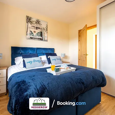 Holiday home Hedgerow Haven: Spacious 2-bedroom Retreat